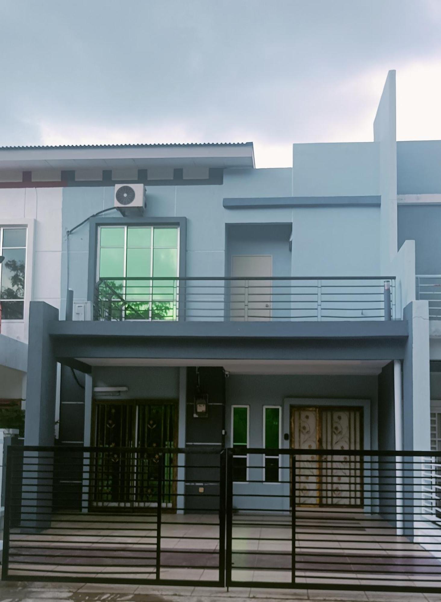 4 Bedrooms Homestay, Fully Aircond In Sendayan By D'Kay Homes I 10-15 Pax Seremban Ngoại thất bức ảnh