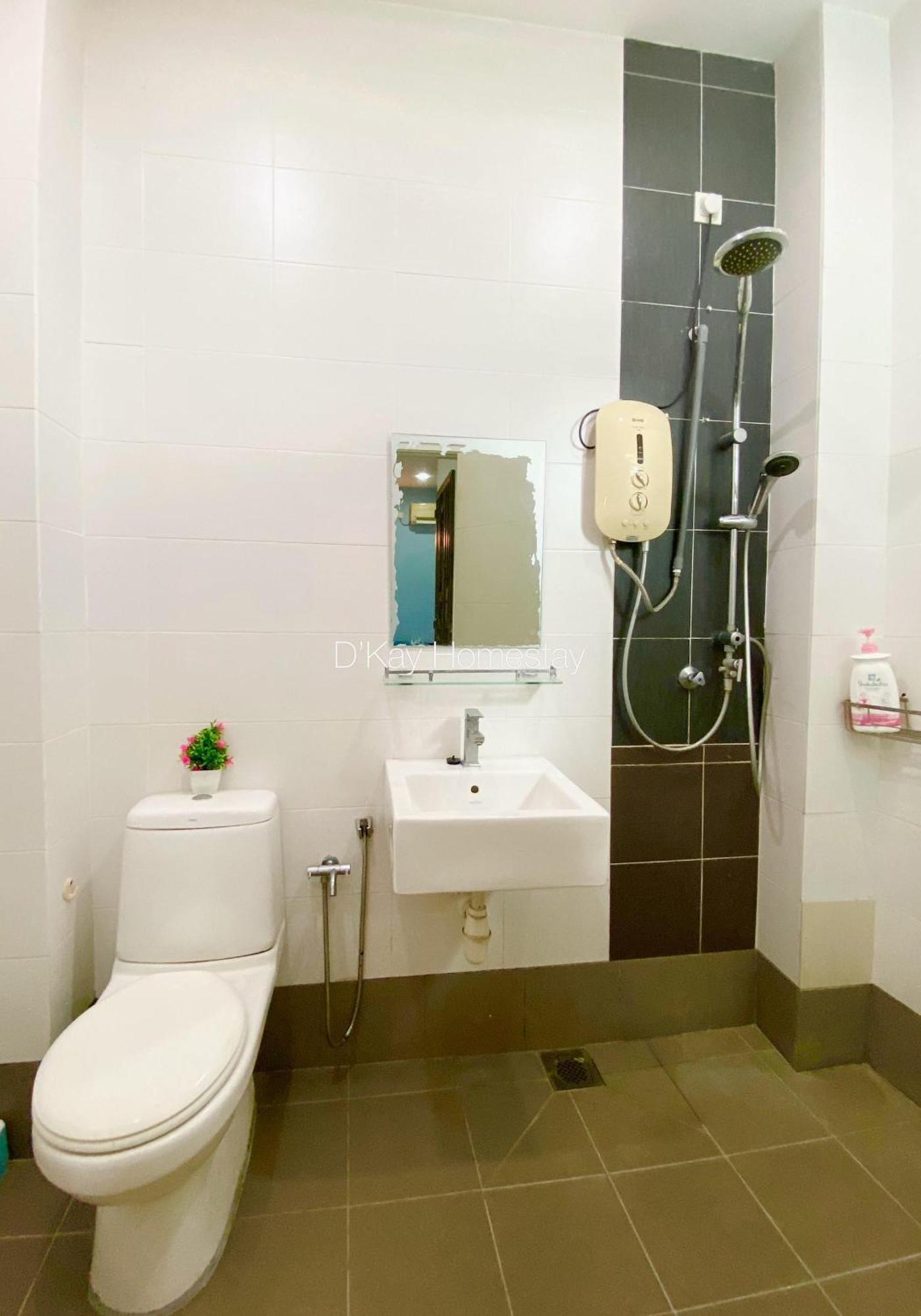 4 Bedrooms Homestay, Fully Aircond In Sendayan By D'Kay Homes I 10-15 Pax Seremban Ngoại thất bức ảnh